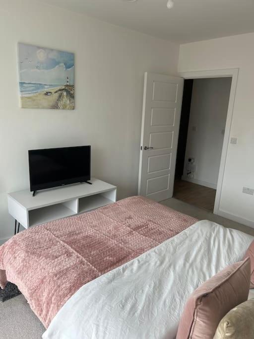 Contemporary Urban Retreat, 2-Bedroom Haven By London City Airport Ngoại thất bức ảnh