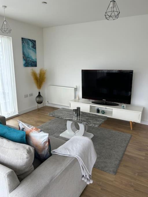 Contemporary Urban Retreat, 2-Bedroom Haven By London City Airport Ngoại thất bức ảnh